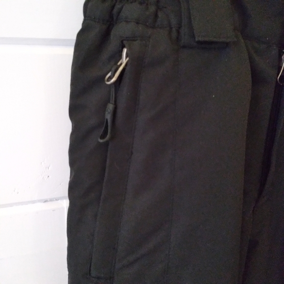 Etirel youth boys snowpants in black with removable straps & waist snap and zip - Picture 5 of 9